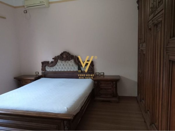 Tirane, jepet me qera shtepi 2+1+Ballkon Kati 2, 120 m² 750 € (MYSLYM SHYRI)