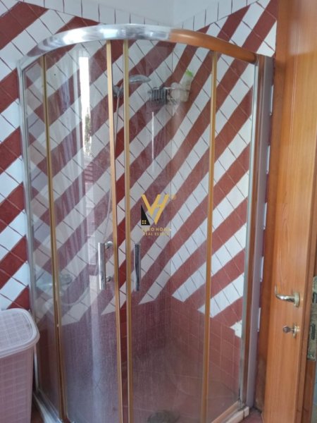 Tirane, jepet me qera shtepi 2+1+Ballkon Kati 2, 120 m² 750 € (MYSLYM SHYRI)