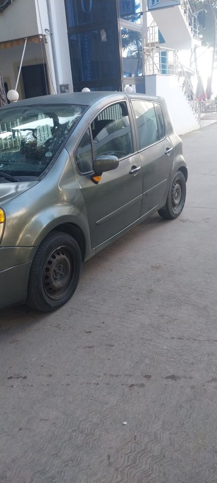Durres, shitet makine Renault Modus 1.5 dCI Nafte, ulliri manuale Kondicioner 240.000 km 900 €