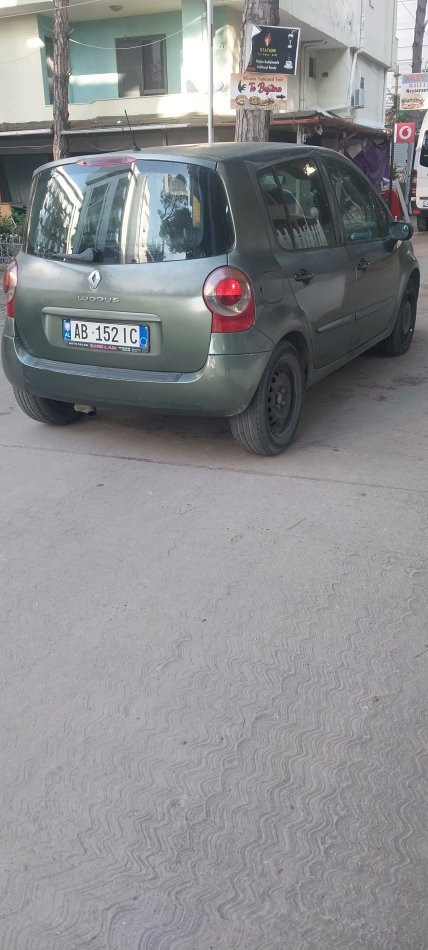 Durres, shitet makine Renault Modus 1.5 dCI Nafte, ulliri manuale Kondicioner 240.000 km 900 €