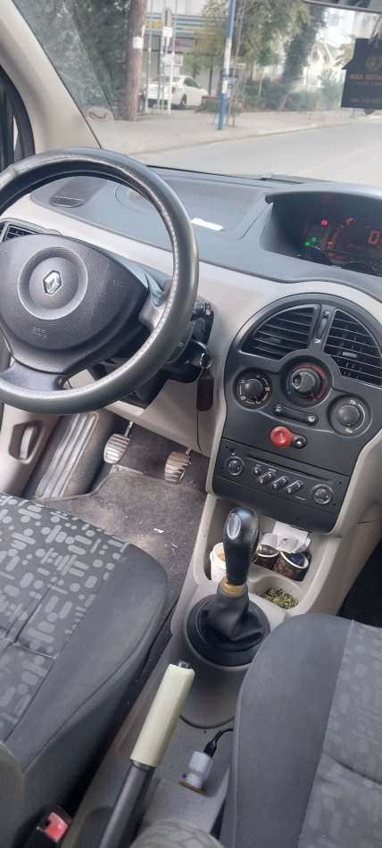 Durres, shitet makine Renault Modus 1.5 dCI Nafte, ulliri manuale Kondicioner 240.000 km 900 €