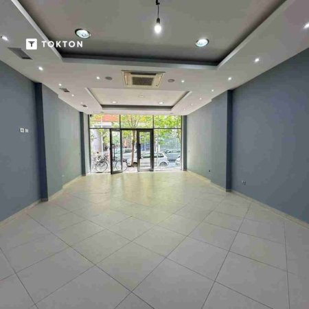 Tirane, shitet ambjent biznesi Kati 0, 53 m² 132.000 € (RRUGA E DIBRES)