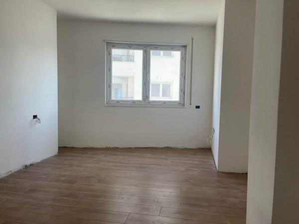 shitet apartament 2+1+Post Parkimi  270.000 €  (Pasticeri Flora)
