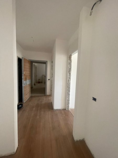 shitet apartament 2+1+Post Parkimi  270.000 €  (Pasticeri Flora)