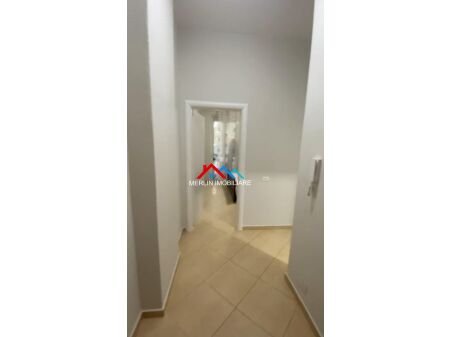 Tirane, jepet me qera apartament 1+1 Kati 1, 60 m² 550 € (Dritan Hoxha)