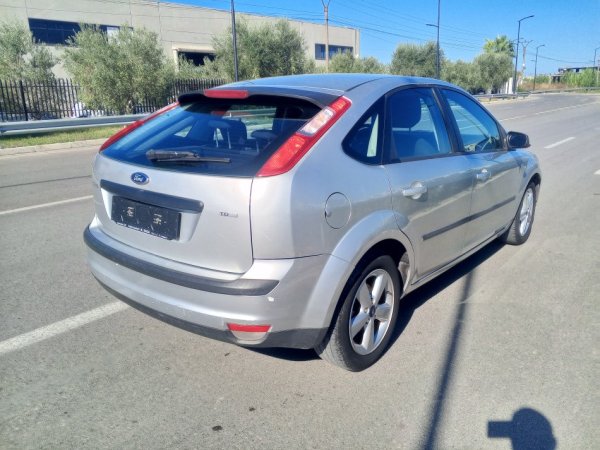 Elbasan, shitet makine Nafte, gri metalizato manuale 180.000 km 2.800 €