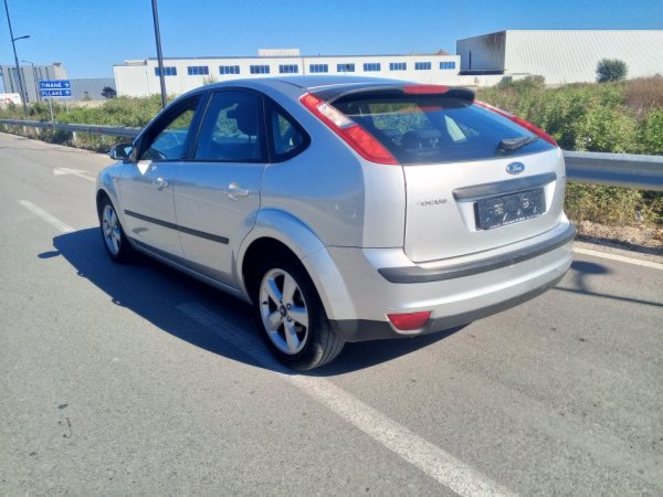 Elbasan, shitet makine Nafte, gri metalizato manuale 180.000 km 2.800 €