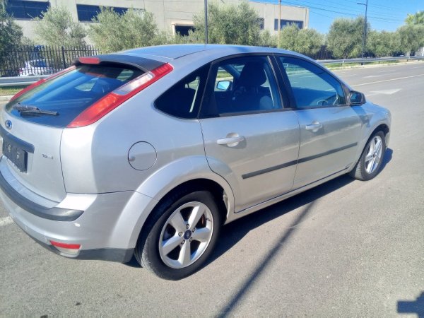 Elbasan, shitet makine Nafte, gri metalizato manuale 180.000 km 2.800 €