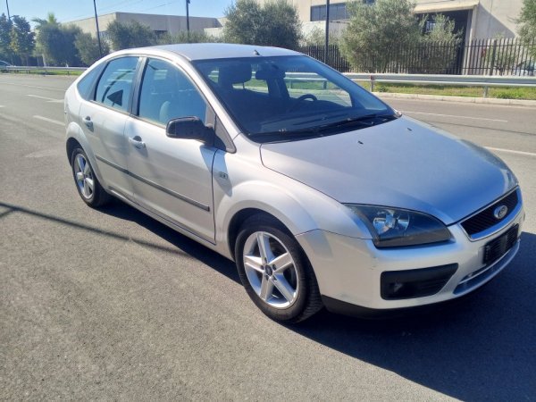 Elbasan, shitet makine Nafte, gri metalizato manuale 180.000 km 2.800 €