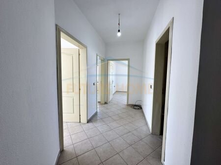 Tirane, shitet apartament 2+1 Kati 8, 132 m² 135.000 € (YZBERISHT)