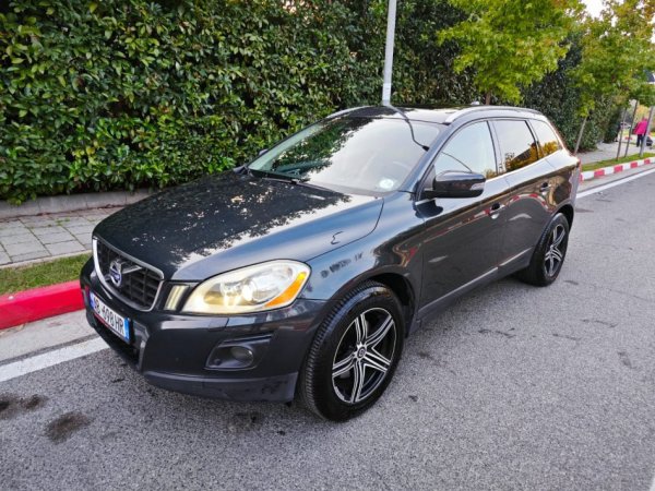 Tirane, shitet SUV | Fuoristrad | Xhip Volvo XC60 2010 T6 Benzin/Gaz Benzin+Gaz, gri e erret automatik Klima 273.000 km 9.990 €