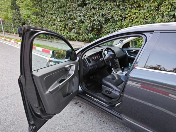Tirane, shitet SUV | Fuoristrad | Xhip Volvo XC60 2010 T6 Benzin/Gaz Benzin+Gaz, gri e erret automatik Klima 273.000 km 9.990 €