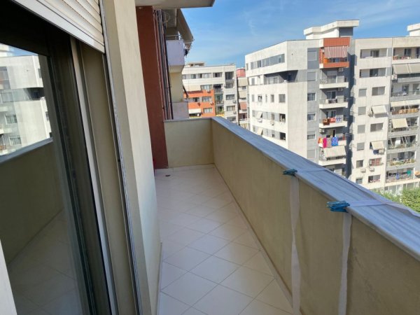 Tirane, jepet me qera apartament 2+1+Ballkon Kati 7, 110 m² 500 € (tek Unaza re (Zona e Astirit)afer Hotel Marinaj Tirane)