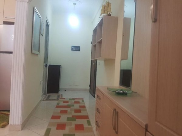Tirane, jepet me qera apartament 2+1+Ballkon Kati 2, 97 m² 450 € (Yzberisht prane KMY)