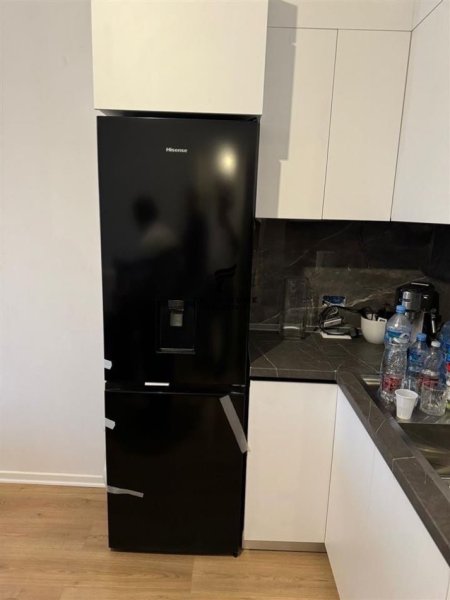 Tirane, jepet me qera apartament 2+1+Ballkon Kati 4, 105 m² 500 € (PORCELAN)