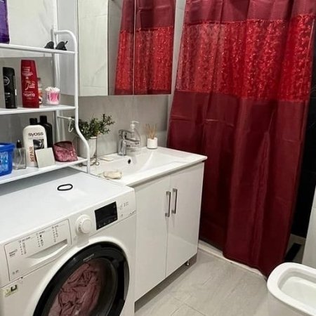 Tirane, jepet Apartament  1+1 me qera 350 Euro (Ali Demi)