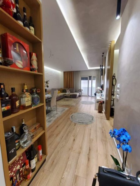 Tirane, shitet apartament Kati 8, 100 m² 128.000 Euro (Bulevardi i Ri,Yzberisht)