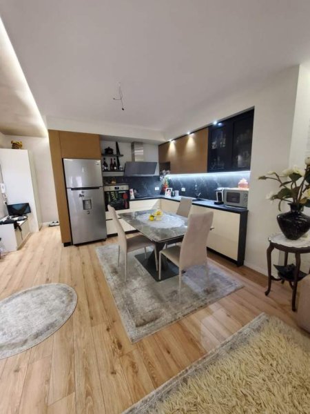 Tirane, shitet apartament Kati 8, 100 m² 128.000 Euro (Bulevardi i Ri,Yzberisht)