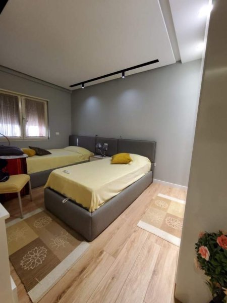 Tirane, shitet apartament Kati 8, 100 m² 128.000 Euro (Bulevardi i Ri,Yzberisht)