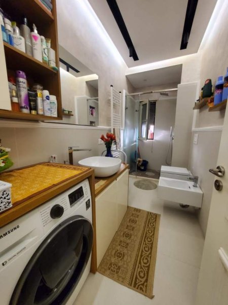 Tirane, shitet apartament Kati 8, 100 m² 128.000 Euro (Bulevardi i Ri,Yzberisht)