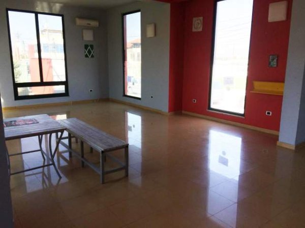Tirane, shitet ambjent biznesi 2.100 m² 388.000 Euro