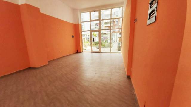 Tirane, shitet dyqan 118 m² 212.400 Euro