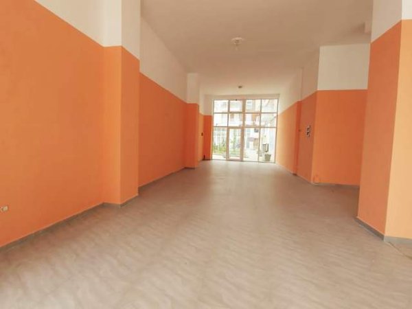 Tirane, shitet dyqan 118 m² 212.400 Euro
