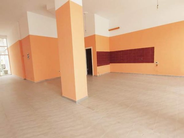 Tirane, shitet dyqan 118 m² 212.400 Euro