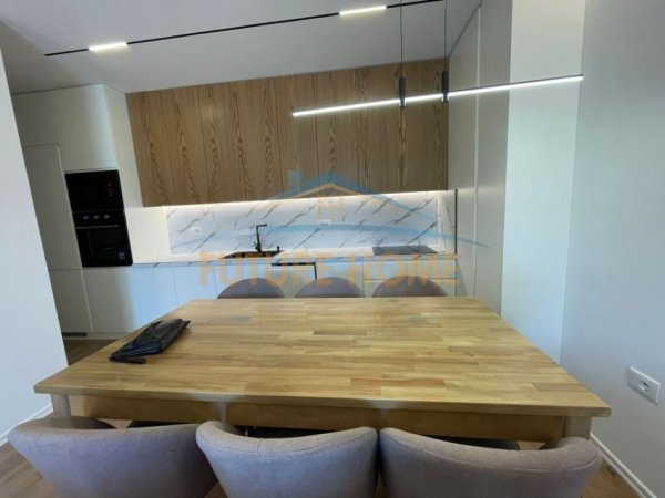 Tirane, jepet me qera apartament 2+1+Ballkon Kati 6, 110 m² 1.300 € (KODRA E DIELLIT)