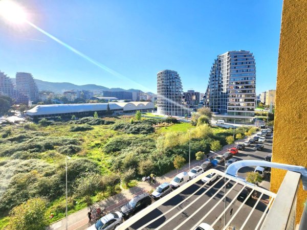 Tirane, jepet me qera apartament 2+1+Ballkon Kati 3, 90 m² 1.190 € (Rr. Kosovareve - Liqeni, Diga)