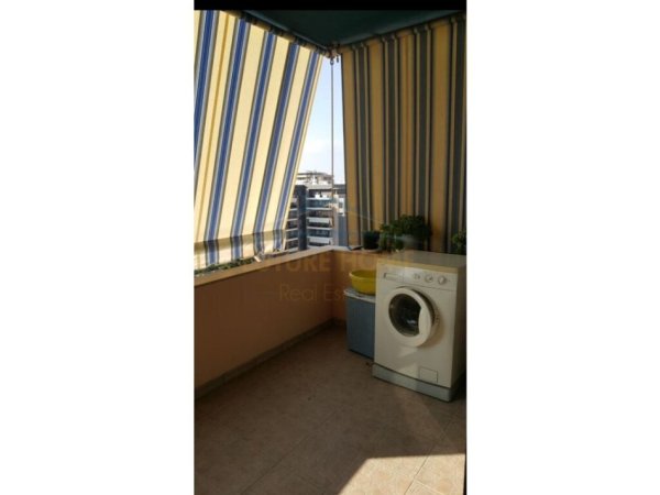 Tirane, jepet me qera apartament 1+1 Kati 8, 70 m² 500 € (Garda)