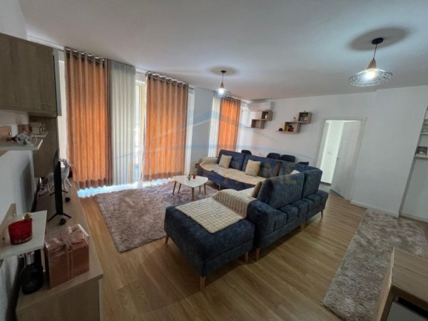 Tirane, jepet me qera apartament 1+1+Ballkon Kati 3, 63 m² 400 € (Fresku)