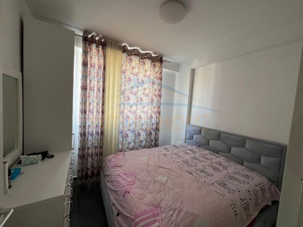 Tirane, jepet me qera apartament 1+1+Ballkon Kati 3, 63 m² 400 € (Fresku)