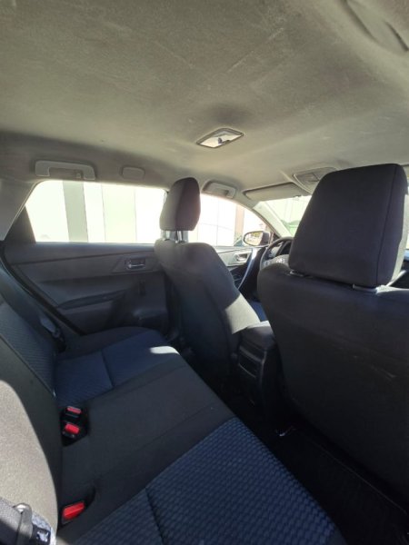 Tirane, shitet makine Toyota Auris Nafte, e bardhë manuale Kondicioner 220.000 km 5.900 €