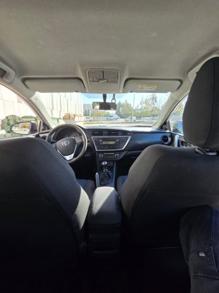 Tirane, shitet makine Toyota Auris Nafte, e bardhë manuale Kondicioner 220.000 km 5.900 €