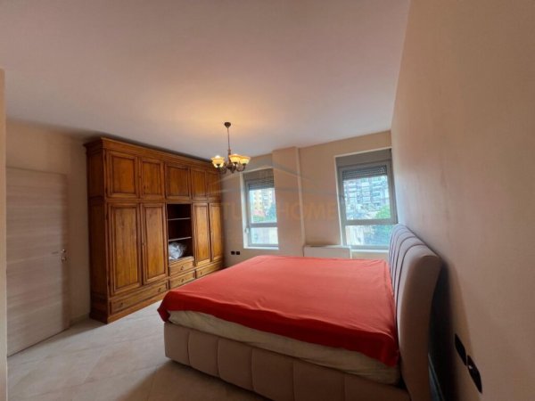 Tirane, jepet me qera apartament+verande | Penthouse 2+1+Ballkon Kati 3, 120 m² 1.200 € (Blloku)