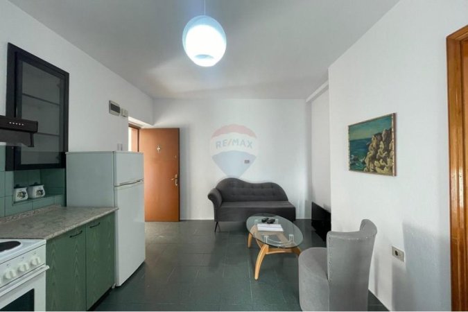 Tirane, jepet me qera apartament 1+1 Kati 2, 50 m² 450 € (Mozaiku - 21 Dhjetori)