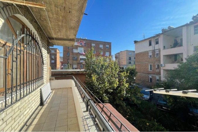 Tirane, jepet me qera apartament 1+1 Kati 2, 50 m² 450 € (Mozaiku - 21 Dhjetori)