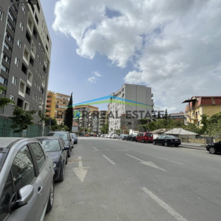 Tirane, shitet apartament 1+1+Ballkon Kati 4, 67 m² 155.000 € (Komuna e Parisit)