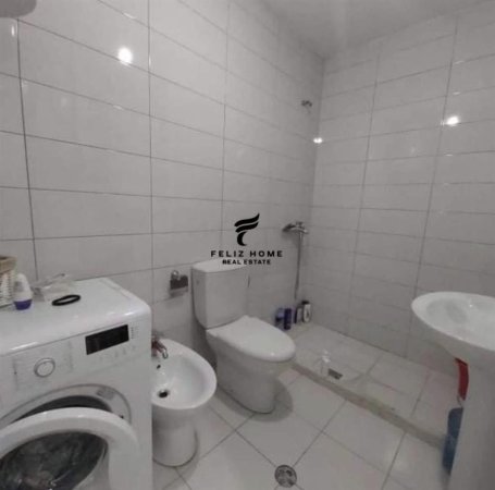 Tirane, jepet me qera apartament 2+1 Kati 3, 90 m² 700 € (KOMUNA E PARISIT)