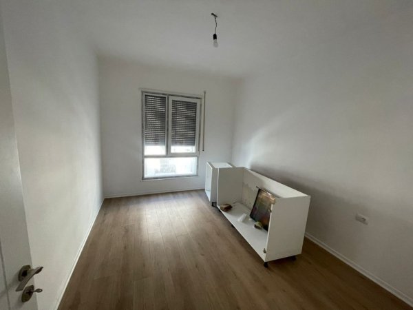 Tirane, jepet me qera apartament 2+1 Kati 4, 100 m² 500 € (Kompleksi Erli)