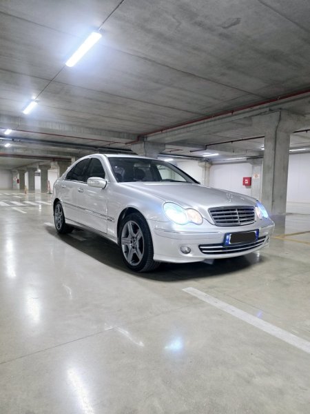 Tirane, shes makine Mercedes C Klass Elegance Benzin+Gaz, gri metalizato automatik Kondicioner 299.000 km 4.500 €