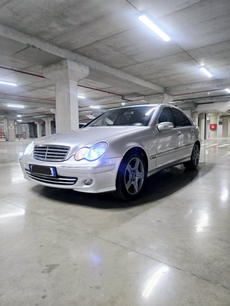 Tirane, shes makine Mercedes C Klass Elegance Benzin+Gaz, gri metalizato automatik Kondicioner 299.000 km 4.500 €
