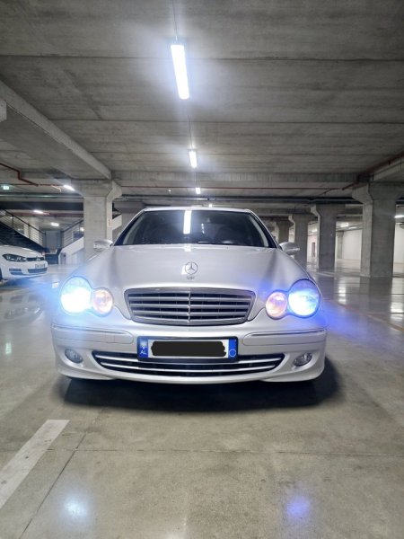 Tirane, shes makine Mercedes C Klass Elegance Benzin+Gaz, gri metalizato automatik Kondicioner 299.000 km 4.500 €