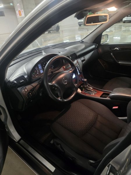 Tirane, shes makine Mercedes C Klass Elegance Benzin+Gaz, gri metalizato automatik Kondicioner 299.000 km 4.500 €
