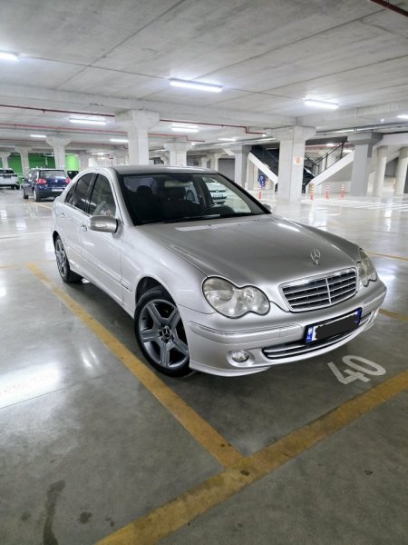 Tirane, shes makine Mercedes C Klass Elegance Benzin+Gaz, gri metalizato automatik Kondicioner 299.000 km 4.500 €