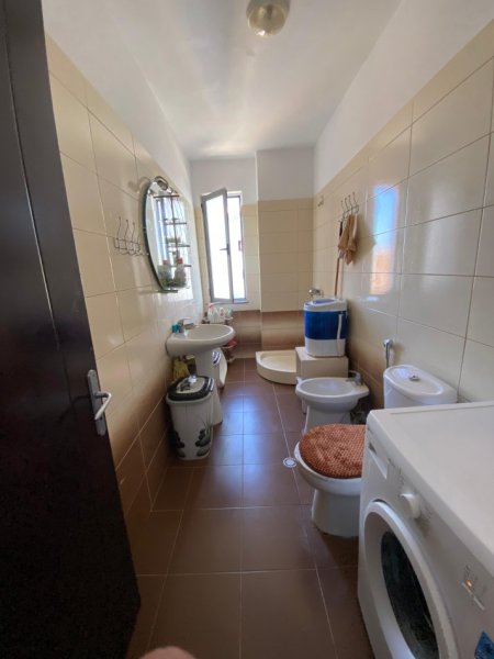 Shqiperi, jepet me qera apartament 2+1 Kati 8, 103 m² 450 € (Prane Bar 2 Palmat)