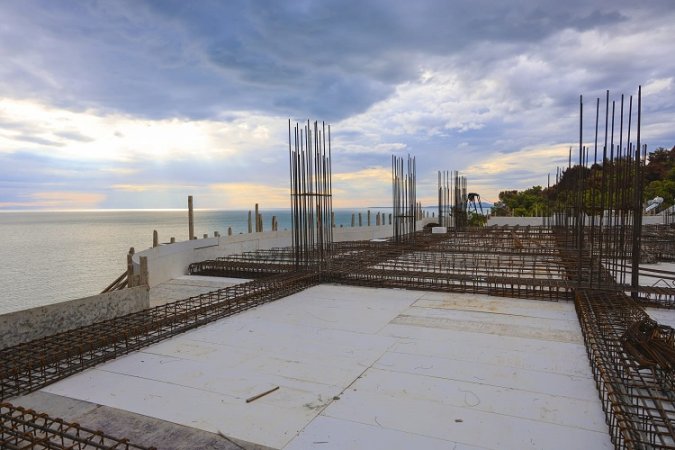 Shëngjin shitet apartament 2+1 me pamje nga deti, rana e hedhun