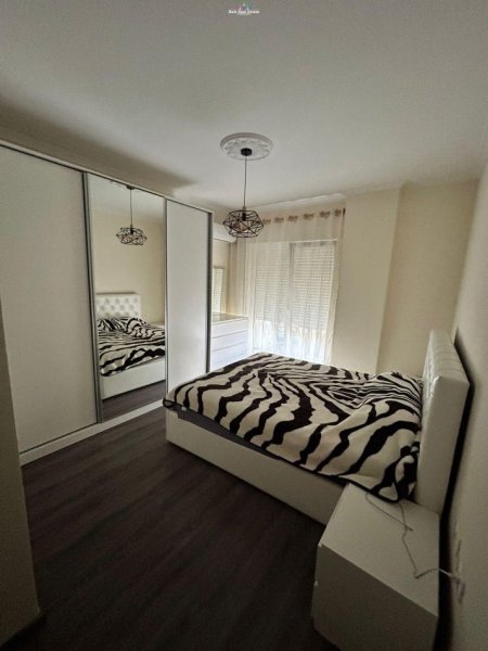 Tirane, jepet me qera apartament 2+1 Kati 3, 90 m² 450 € (fresk)