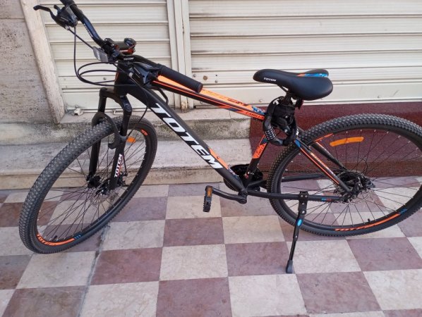 Tirane, shes biciklete per meshkuj Biçiklete Totem 29 Inch portokalli 250 €